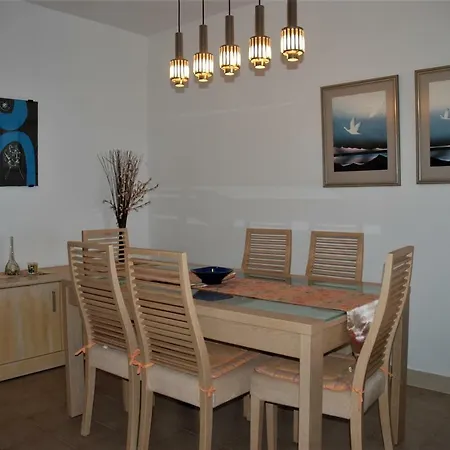 Lovely 2-bedroom Seaview